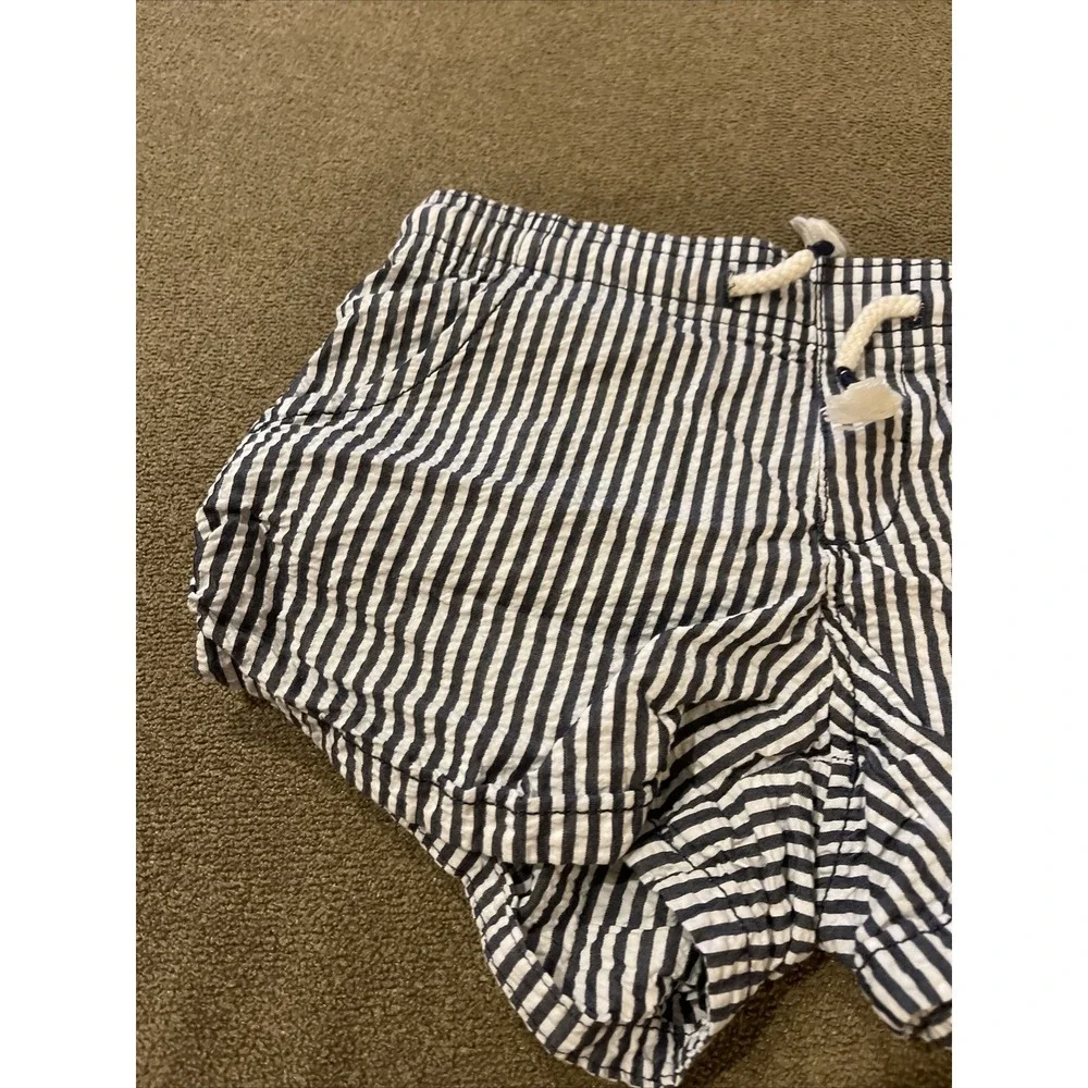 Old Navy Girls Grey White Pinstripe Cotton Shorts Size Medium 8 (AH)